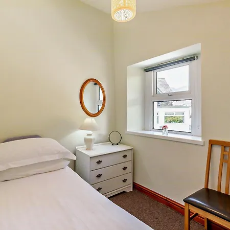 2 Bed In Sz145 *